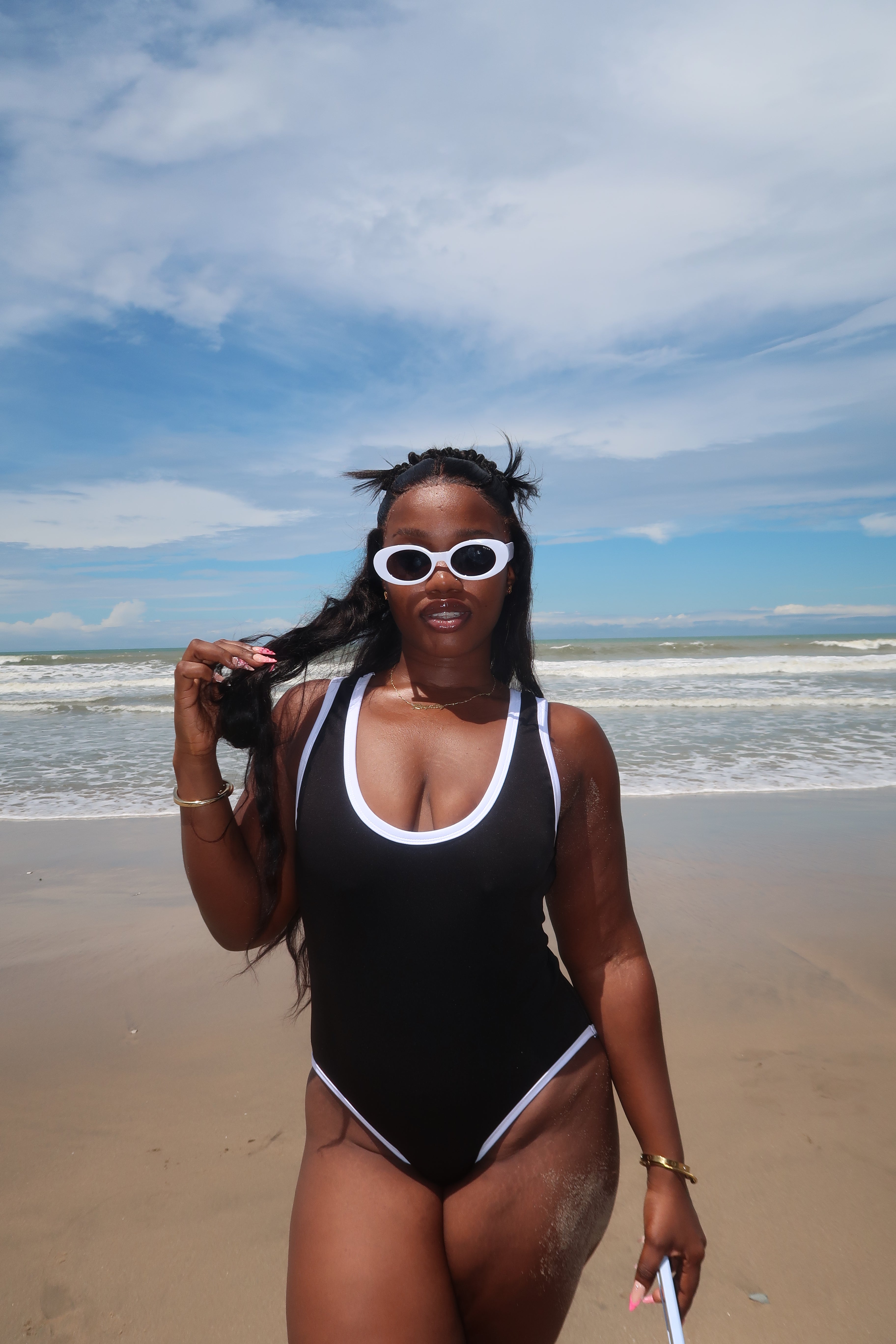 THE BLACK TRACE ONE PIECE