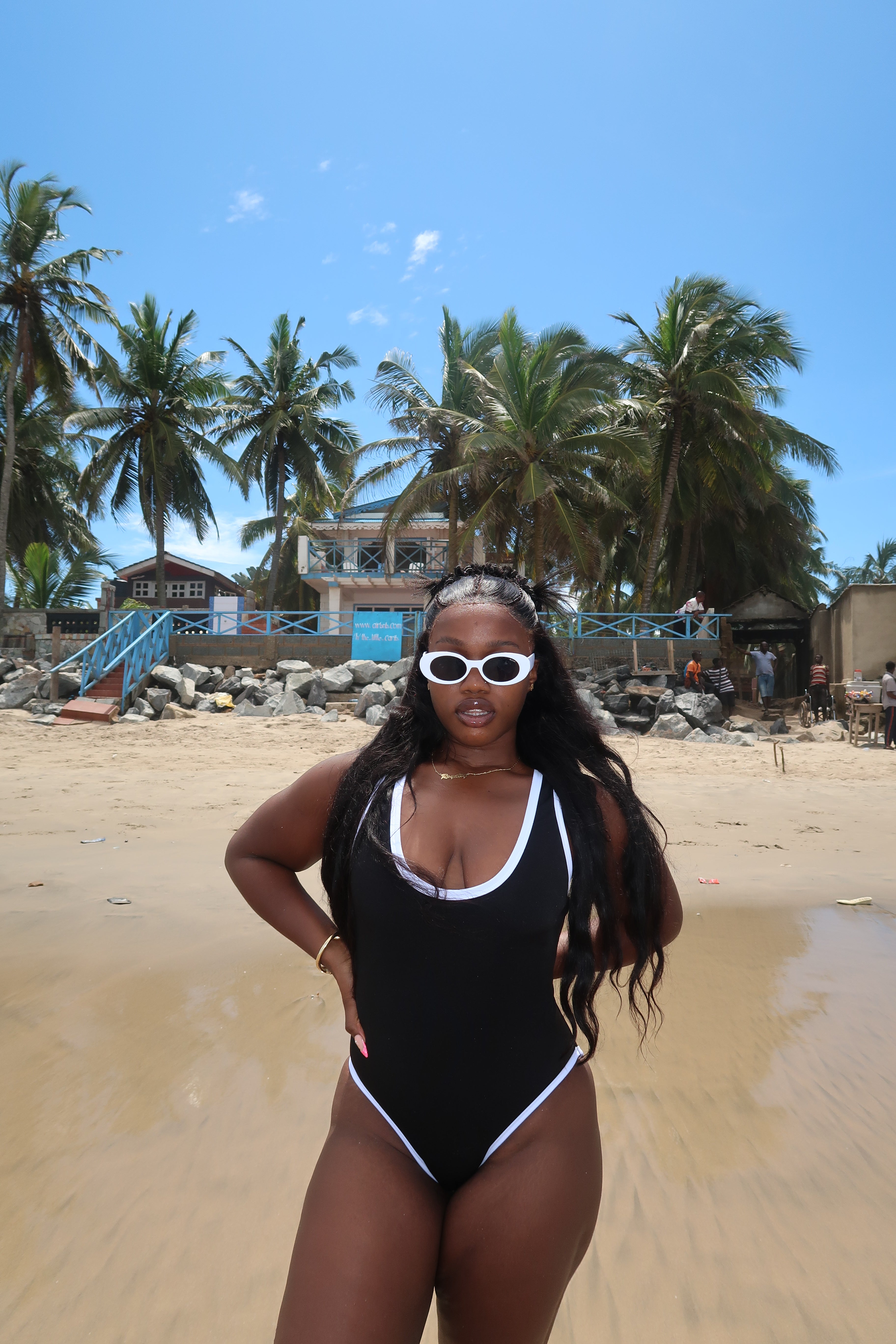 THE BLACK TRACE ONE PIECE