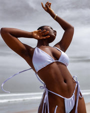 THE STRING DIKINIS