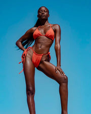 THE STRING DIKINIS